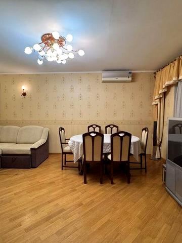 Простора та затишна 4-кімнатна квартира 107 м² вул. Вишняківська 13-Б