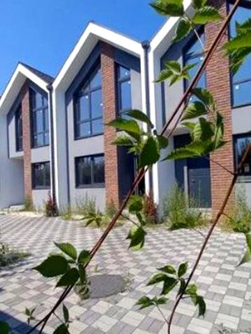 Молодіжна вул., 4