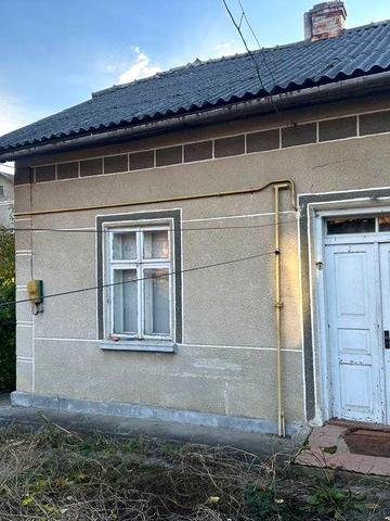 Поодається 1/2 будинку