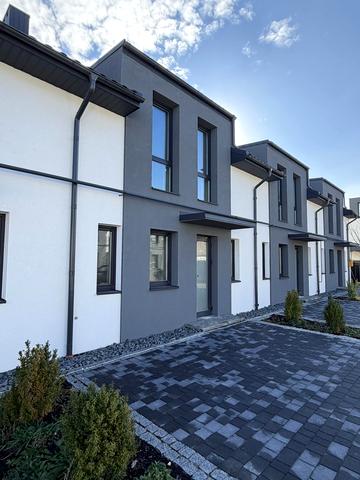 Місячна вул., 1