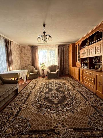 Продається двоповерховий будинок з меблями та готовим бізнесом