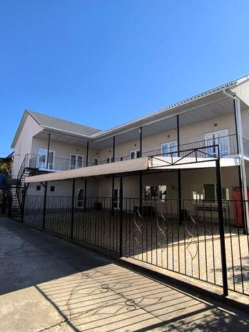 Студентська, 27