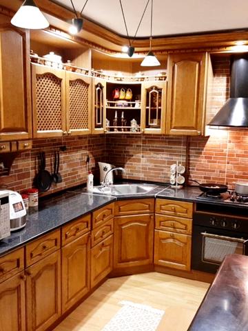 Молодіжна вул., 7