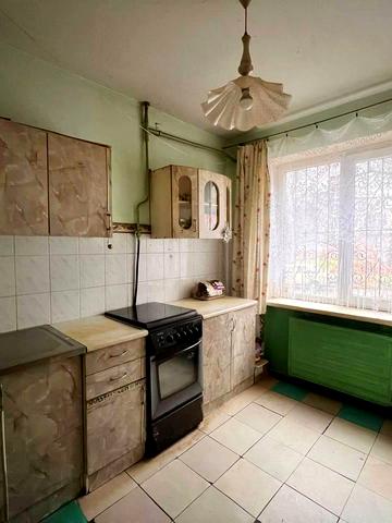 Космонавтів вул., 26