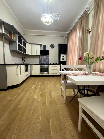 Василя Симоненка вул., 4