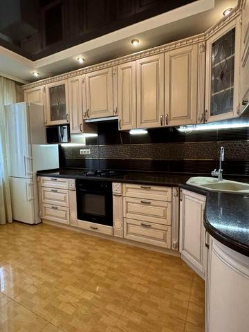 Дворецька вул., 48/3