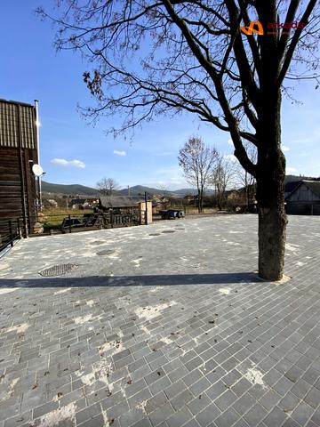 Грушевського вул., 1