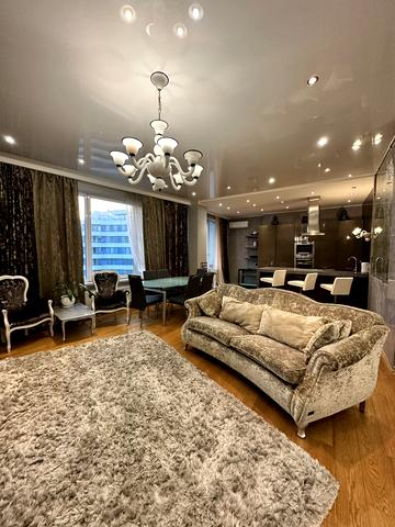 Літературна вул., 1а