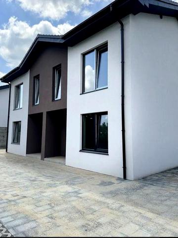 Продам будинок дуплекс в м.Вараш