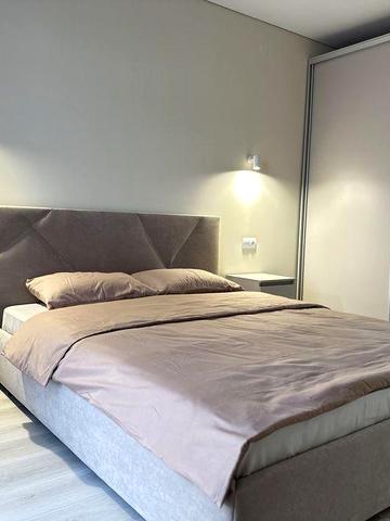 Продаж великої/1.5кімнат/50кв/світло постійно