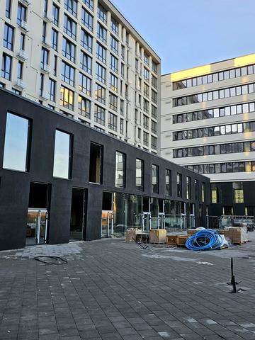 Надрічна вул., 1