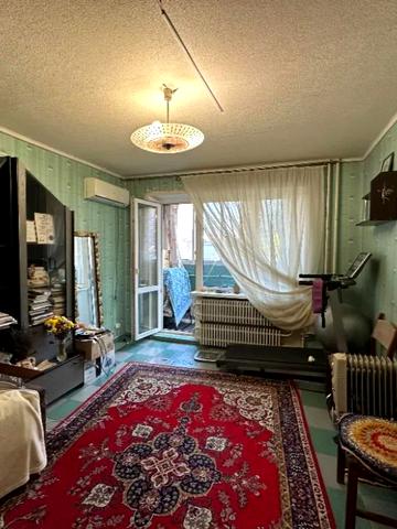 Менахем-Мендл Шнеєрсона вул. (Мініна), 1