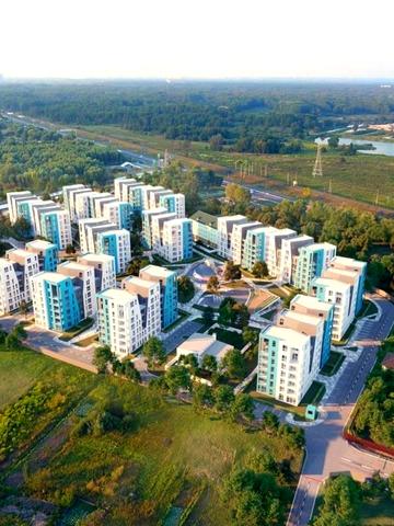 Леоніда Каденюка вул., 18