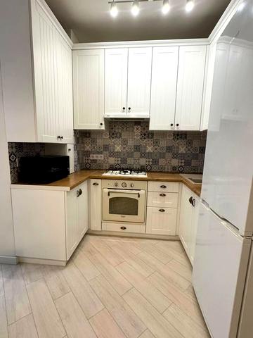 Практична вул., 6