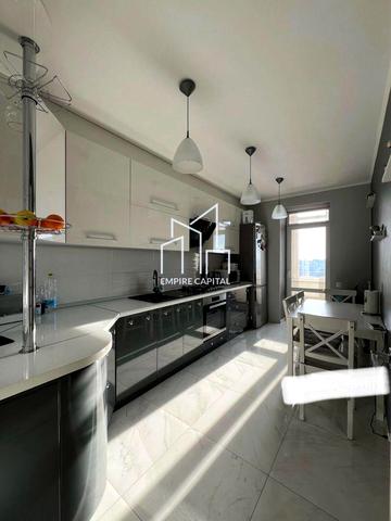 Богдана Хмельницького вул., 33а