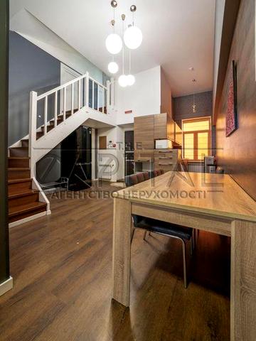 Продаётся двухъярусная квартира с террасой ул. Институтская 14,