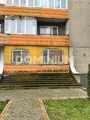 Продається квартира в м. Хуст, можливе переоформлення під комерцію
