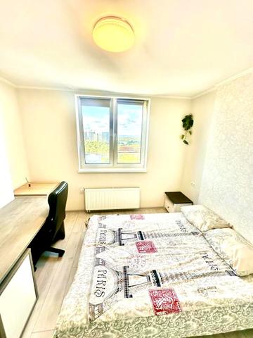 Двухкомнатная квартира возле м. Харьковская и Позняки - дом с автономным электроснабжением