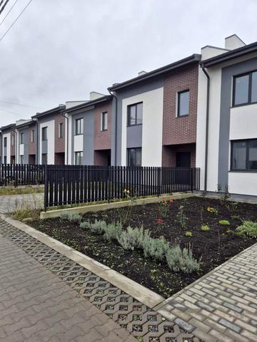 Спортивна вул., 38