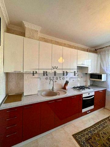 Трикімнатна квартира з ремонтом біля ТРЦ Район ТРОЄЩИНА