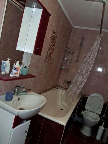 Здам в ЦЕНТРі Жмеринки по Соборній частину будинку  є свій  двір