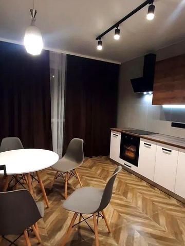 Заливна вул., 12