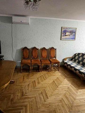 Здається в оренду 4-кімнати будинок / квартира в центрі міста .