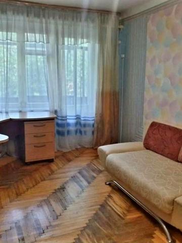 Шкільна вул. (Героїв Сталінграда), 7