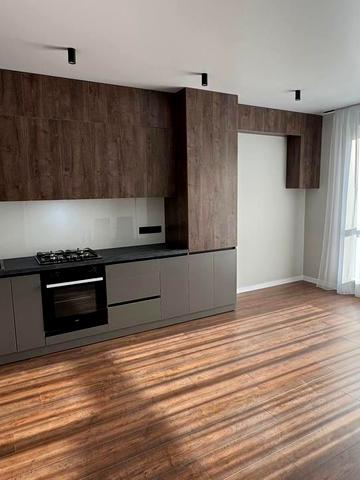 Студентська вул., 24