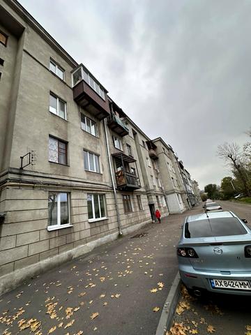 Іскринська вул., 33