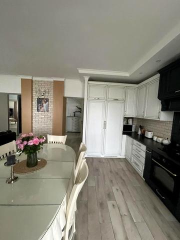 Весняна вул., 10