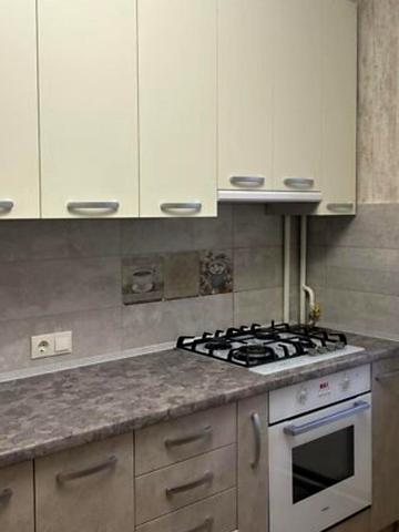 Івана Миколайчука вул., 18