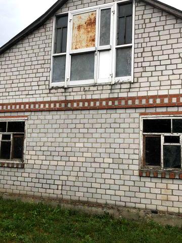 Будинок недобудований в селі