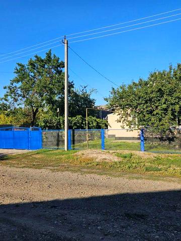 Будинок з великим двором та господарськими будівлями.Можлива розсрочка