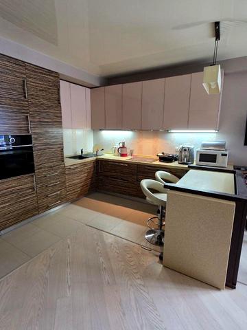 Яни Червоної вул., 11а