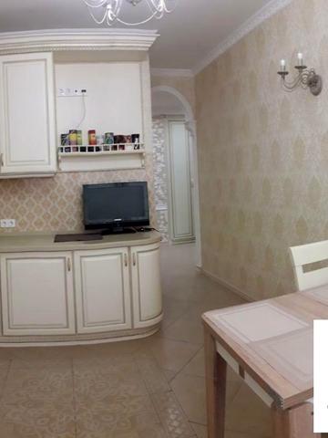 Академіка Сахарова вул., 36