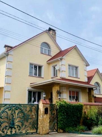 Квітнева вул.