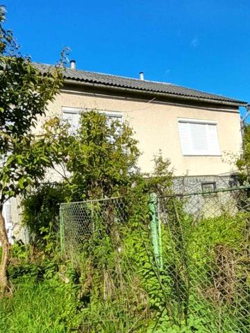 Здаю в оренду житловий будинок з меблями та земельною ділянкою