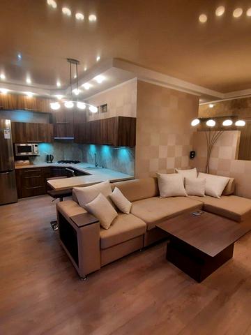 Івана Світличного вул. (Петровського), 8