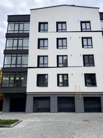 Національної Гвардії вул., 16