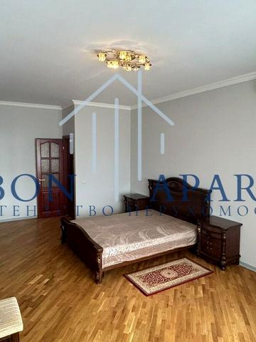 Саксаганського вул., 121