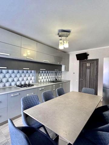 Василя Стуса вул., 40