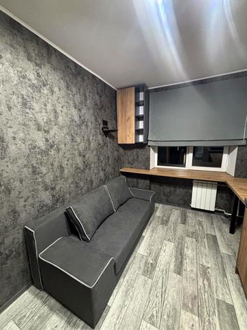 Прикордонника Лазаренка вул., 8