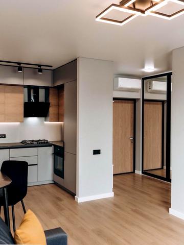 Героїв Майдану вул., 5