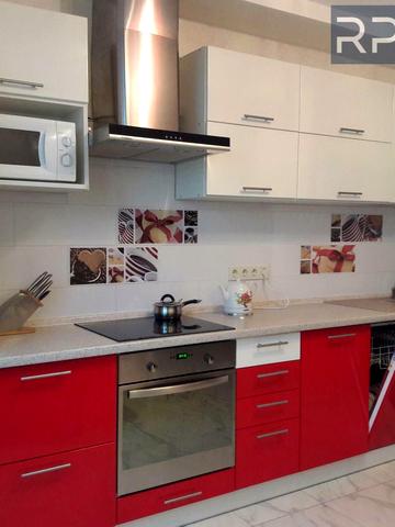 Смілянська вул., 15