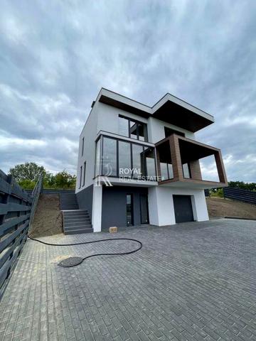 Монастирська вул., 5