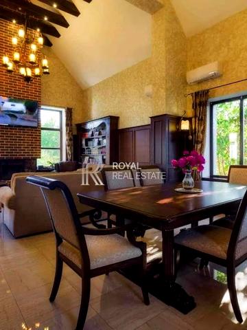 Дніпровська, 28