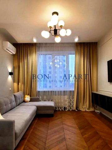 Кирило-Мефодіївська вул., 2