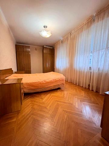 Семінарська вул., 13