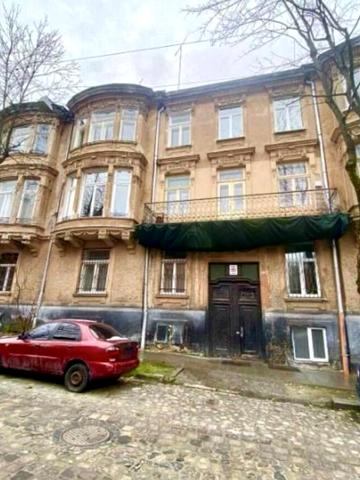 Кирила і Мефодія вул., 31